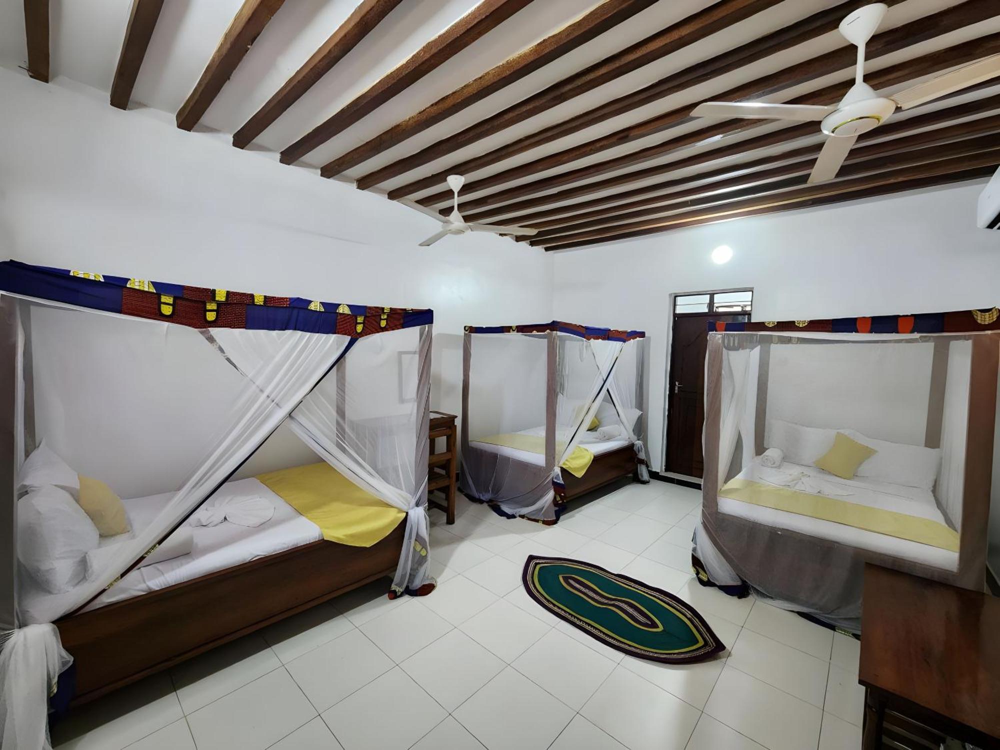 Seagull Hotel 4*