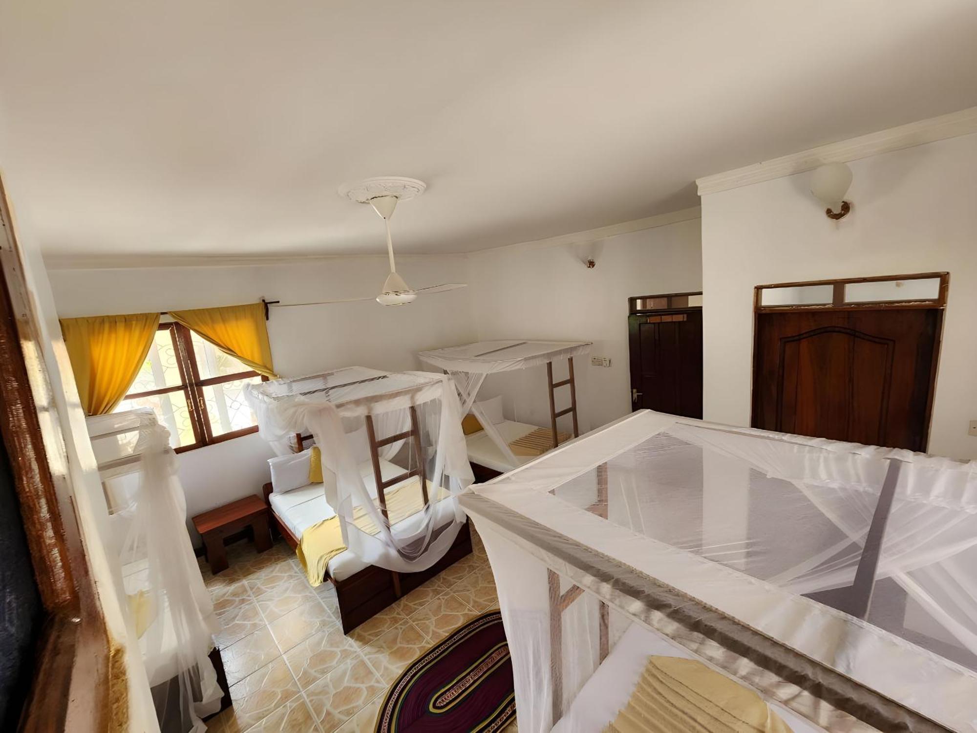 Seagull Hotel 4*