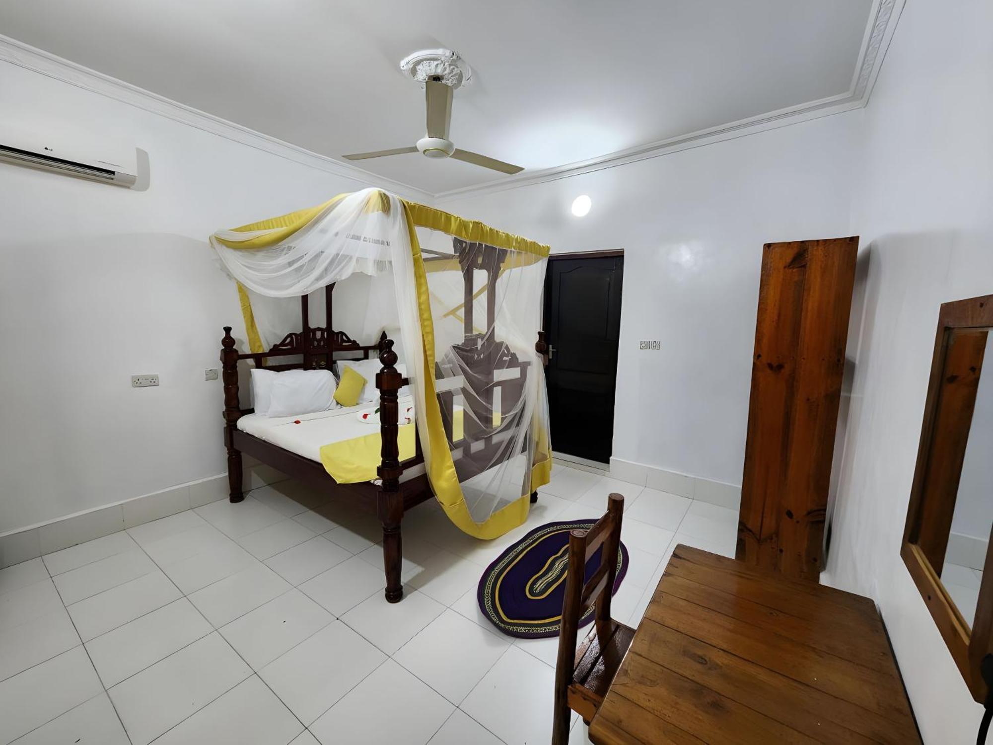 Seagull Hotel 4*